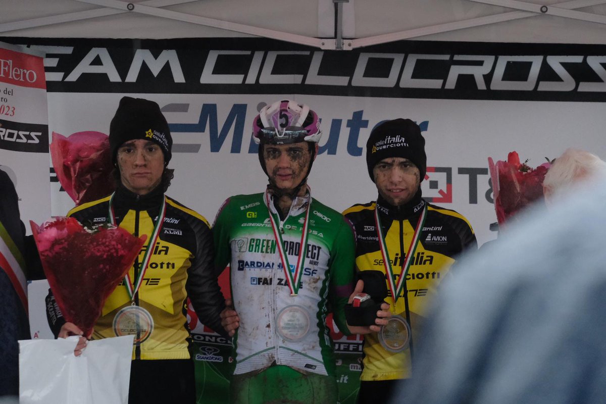 Bardiani_CSF's tweet photo. 🇮🇹 La prima vittoria stagionale per il #TeamGreenProject arriva nel Ciclocross, Luca Paletti vince il Trofeo Città di Flero con una grande rimonta.
Prossimo obiettivo la prova Tricolore il 15 gennaio a Roma.
📲 Le dichiarazioni di Luca Paletti:
https://t.co/MxIJPOs2vk https://t.co/i2jENPnFeX