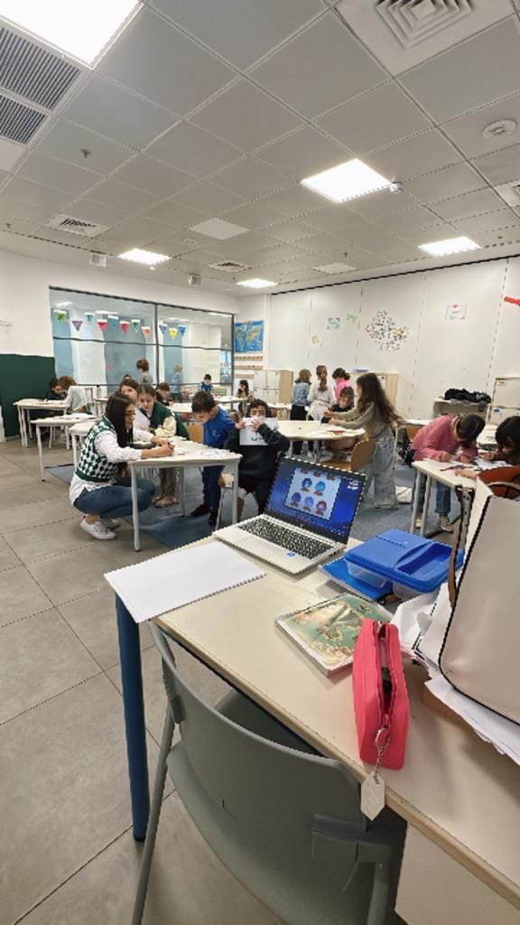 Merchavim's tweet image. Activity that homeroom teacher Ahlam Kiwan did with her class. Ahlam is a math teacher from Jdeida, who teaches in Tel Aviv as part of Merchavim's Arab Teacher Integration program.
"We learned the Arabic letters and emphasized the similarity in the accent."