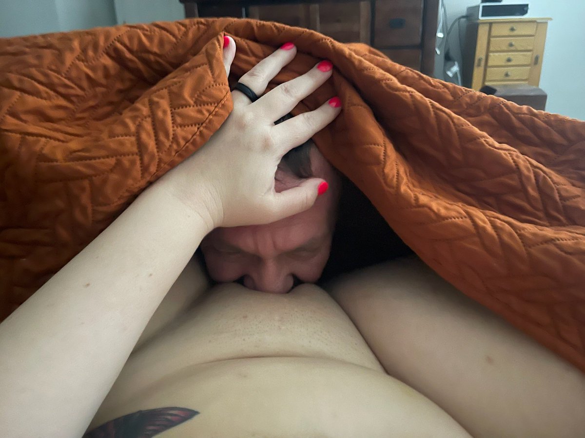 FlaTattooedCpl's tweet photo. When it’s cold outside but hubby still wants to eat that pussy and ass ❤️🔥💦🍑
#cumplaywithus https://t.co/xo2UKXuI3v