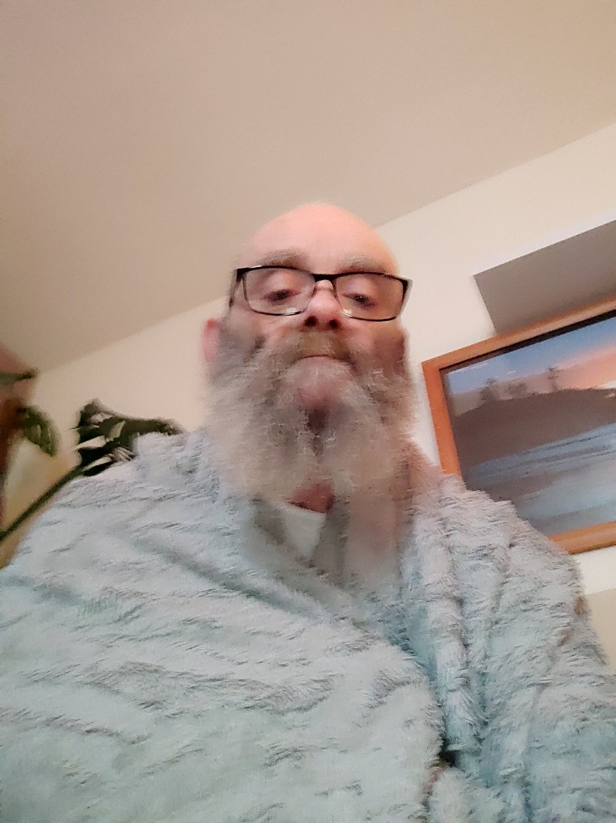 mattstrange14's tweet photo. Am so cold rapped up in my cover who will help me warm up https://t.co/e5MWAFcVKb