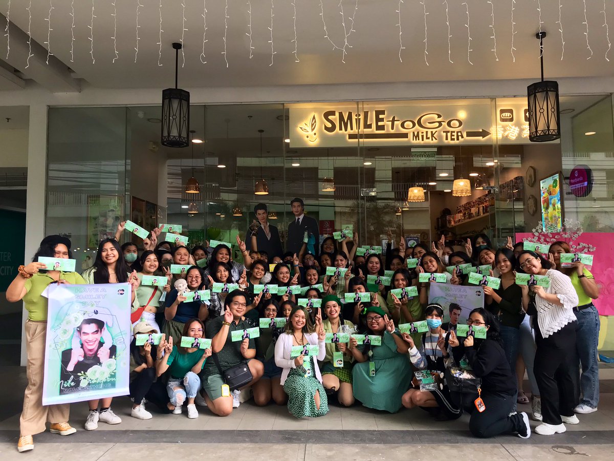 MileApoFamPh524's tweet photo. We just wanna thank everyone for supporting &amp; trusting our FC since Day 1 💚 This event for Mile’s Post Birthday Celebration was successful because of you fam! See you again soon? 👀

Happy Birthday &amp; GN @milephakphum 
Love from Philippines 🇵🇭

#MilePhakphum 
#HaveAsMileyDay https://t.co/lsZvoEFpos