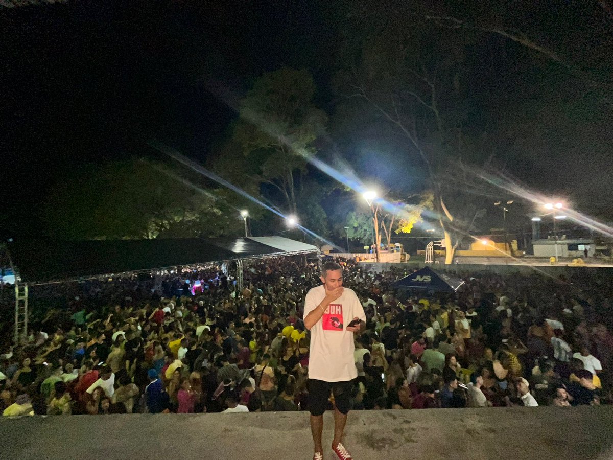 bruce_robson's tweet photo. Agradecer as 4.200 pessoas que se fizeram presente ontem! Vocês fizeram história em Teresina 💥
E pedir desculpas por todos os transtornos que tivemos, iremos pegar todos os feedbacks e vamos melhorar na próx edição! Pai ama vocês 💙
A gente é doido @rodrigobatistta https://t.co/6itfEsTXfm