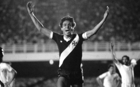 ResgataVasco's tweet photo. Recebemos com profunda dor a notícia do falecimento de nosso maior ídolo. Nosso herói. Nossa referência. Nosso Bob.

Nossos sentimentos aos familiares e a toda torcida vascaína. 

Descanse em paz, Maior de Todos. Te amaremos pra sempre.🖤

#MaiorDeTodos https://t.co/qF3vVi0bGb