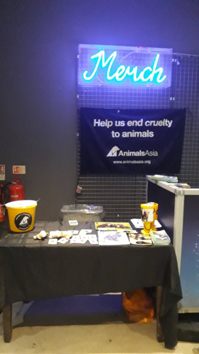 Thunderoad75's tweet photo. Great night @thesmythsuk gig at #O2Islington last night. We rattled our buckets for @AnimalsAsia and the response was fab. Thanks to the band,the audience and the venue staff. https://t.co/VUXNk9ydCB