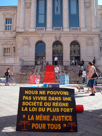 @coulissestv @TF1LeJT @ACCoudray @TF1 La justice du pays des droits de l'homme est toujours aussi méprisante à l'égard de ceux qu'on appelle avec mépris 'la France d'en bas!Les pauvres,les citoyens modestes ne sont que des numéros dossiers sans importance et qu'on utilise pour justifier une sécurité de l'emploi à vie