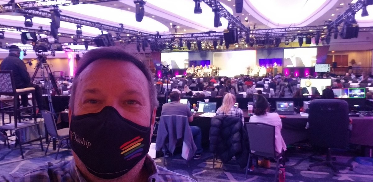 KinshipPrez's tweet photo. The final worship service of the #QCFConf in DC. Awesome tobworship with a ballroom full of LGBTQ affirming Christians. #sdakinship https://t.co/hkL4vTpug2