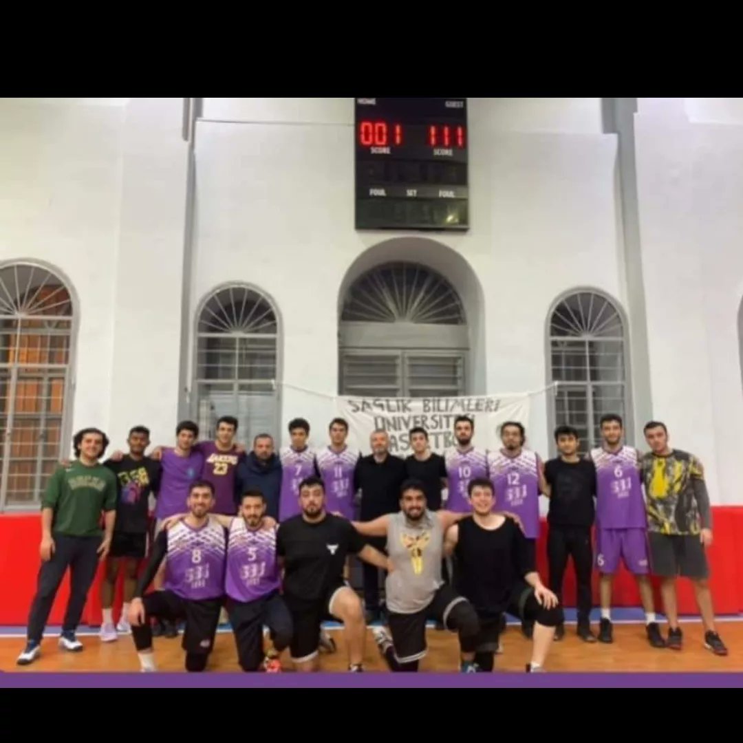 Fakültemiz Basketbol Takımı, Selimiye külliyesinde 06.01.2023 Cuma günü gerçekleşen turnuvanın final maçında Hamidiye Diş Hekimliği Fakültesini 62-42’lik skorla şampiyon olarak kupa kazandı. 
Emek veren öğrencilerimiz ve takım sorumlusu Dr.Öğr.Üyesi Enes AKYÜZ'ü tebrik ediyoruz.