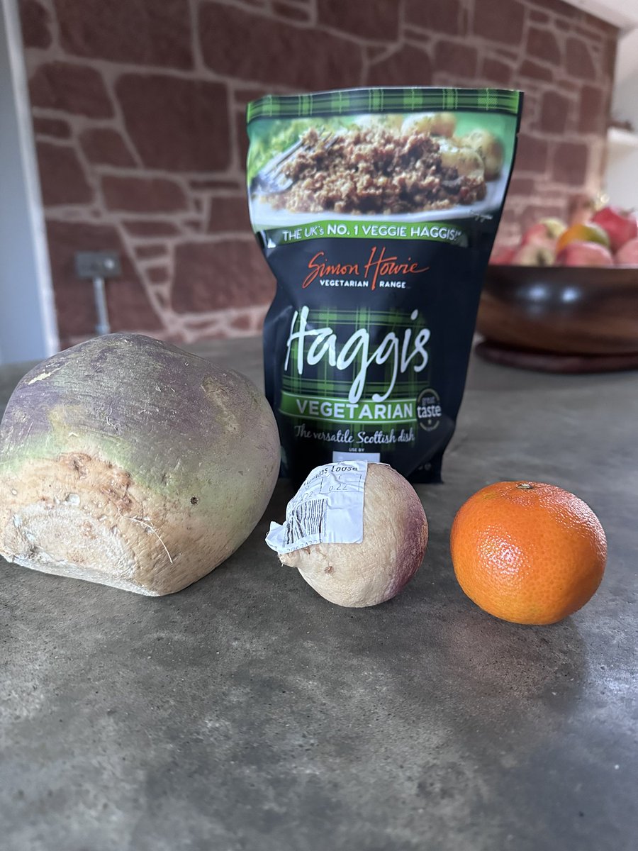 Hey <a href="/sainsburys/">Sainsbury's</a> - when I ordered a turnip to go with my veggie haggis, I was kinda hoping for one bigger than a satsuma! Who would ever have the need for a neep this small? 🥴 Thanks to <a href="/AldiUK/">Aldi Stores UK</a> for coming to the rescue.