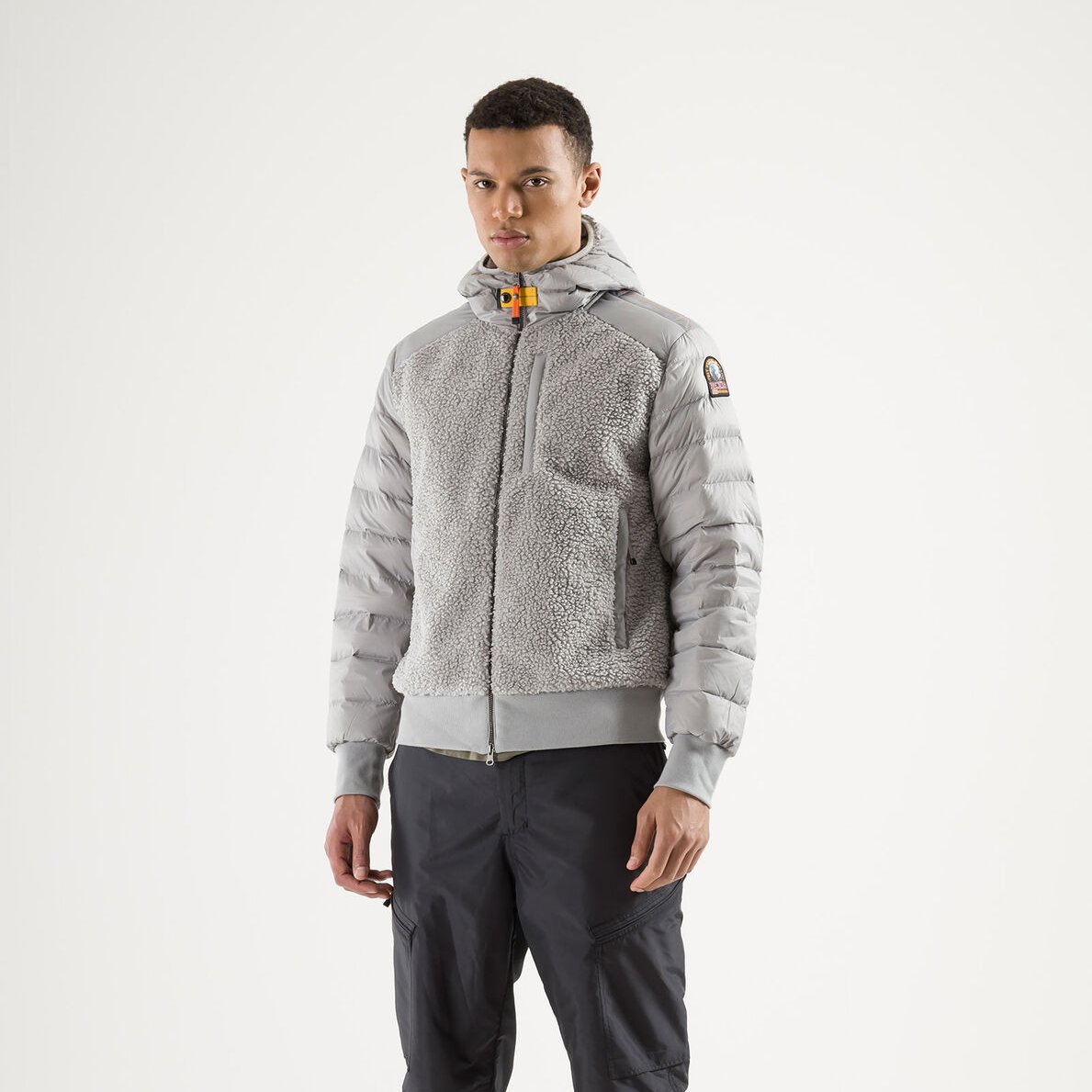 TheSampleHut's tweet image. MASSIVE OVER 60% OFF RRP
Parajumpers RHINO Hybrid Jacket 
Size Large Paloma Grey
RRP - £470
* AVAILABLE NOW ONLY £180 DELIVERED *
@TheSampleHut
 
Message directly on Twitter for details on payment and delivery
#parajumpers #hybridjacket #sale #samplesale #60percentoff #menswear