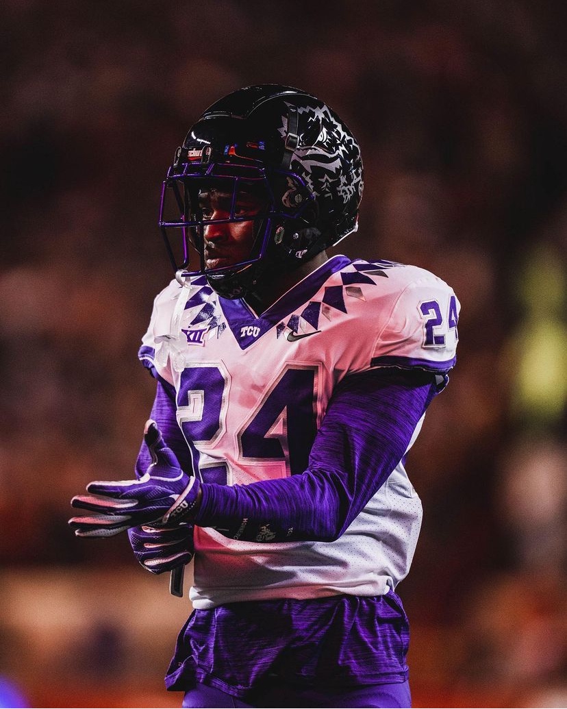 PFF_College's tweet photo. Lowest completion rates allowed in coverage this season:

🐸 Josh Newton: 34.3% (2nd)
🐸 Tre’Vius Hodges-Tomlinson: 34.7% (3rd)

ONLY duo to rank inside the top 20 this year https://t.co/aVh2CU1dOZ