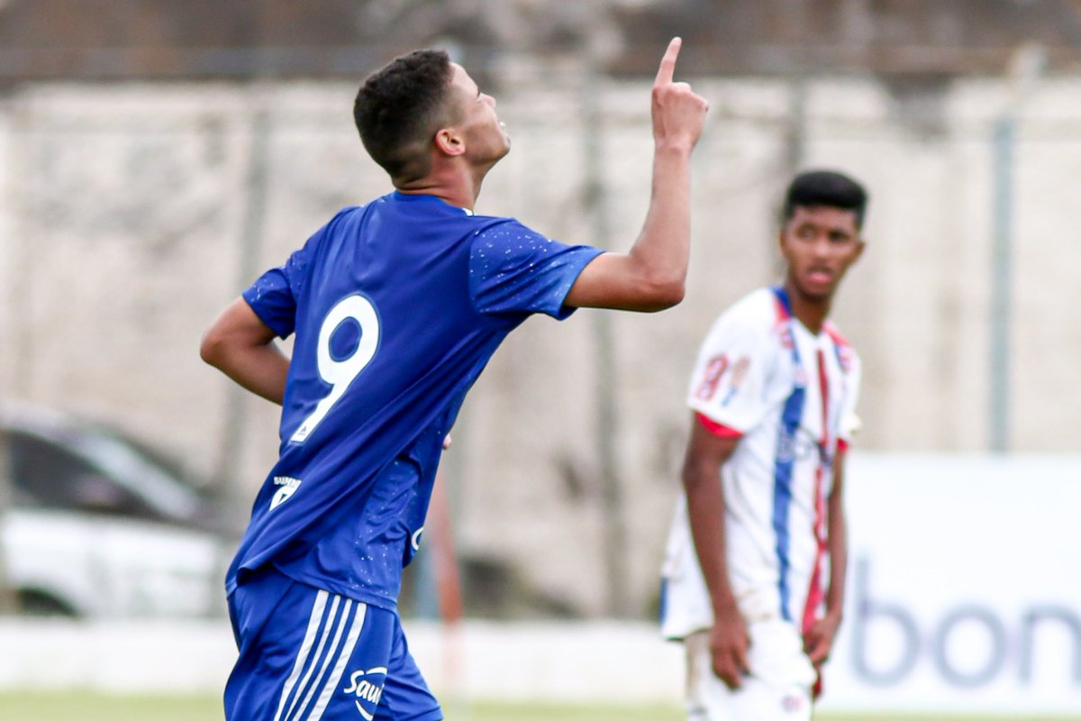 Cruzeiro's tweet photo. 𝗔𝗴𝗿𝗮𝗱𝗲𝗰𝗲𝗿 por mais um gol nessa Copinha. Já são 4, Arielson! ⚽️⚽️⚽️⚽️

📷 Doug Patrício / @agenciabhfoto https://t.co/eejgD0bXOZ