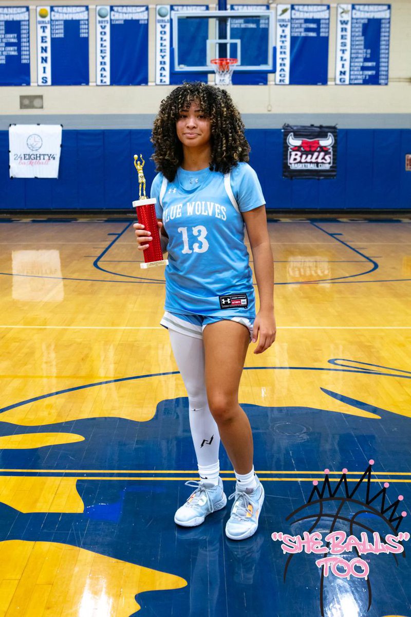 Pic from yesterday’s game, as I received the “Most Valuable Player” award for the “She Balls Too” Showcase 2023. 🙌🏽

📸: @ bobjamesphoto on instagram