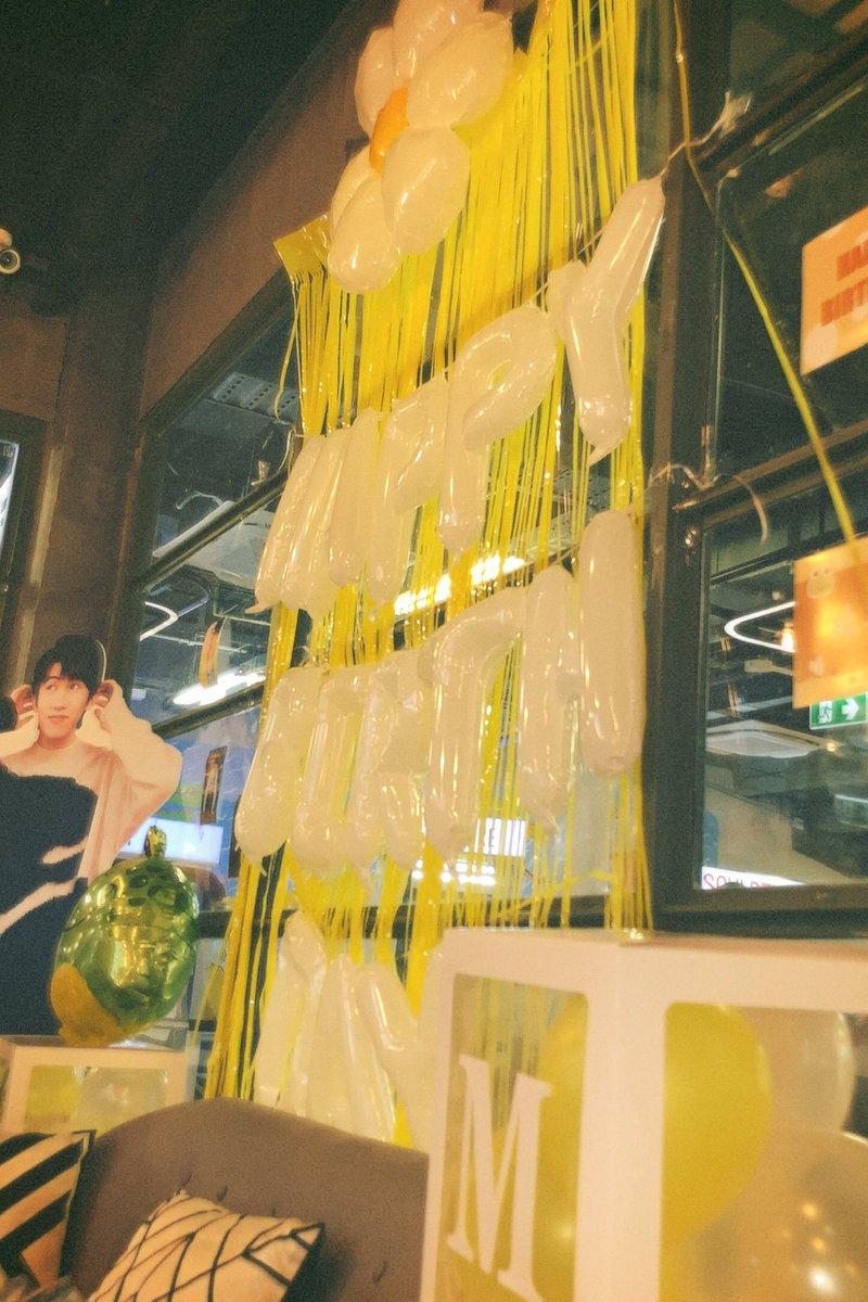 pratana_s's tweet photo. 🎞️🎂 enjoy , happy with #LinmoBD21stProject
🍧🧁 #LinMo ♡̷ #INTO1LinMo 🍨 #หลินโม่ https://t.co/DD6NpFFQlX