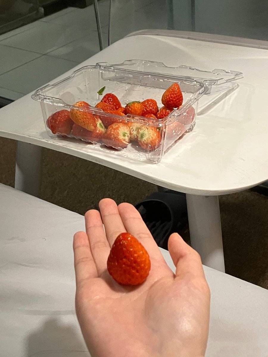 ssggwwrr's tweet photo. 🍓心🍓肺 https://t.co/sQy57djn4Z