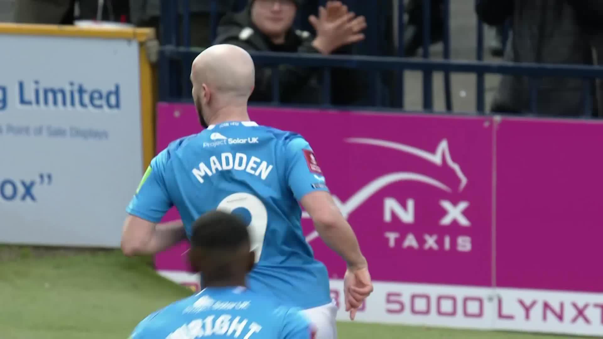 𝐒𝐄𝐍𝐒𝐀𝐓𝐈𝐎𝐍𝐀𝐋 😍

@Paddymadden with a beauty for @StockportCounty

#EmiratesFACup”