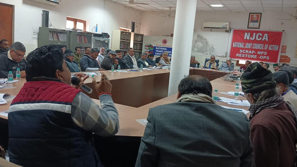 पुरानी पेंशन बहाली हेतु देशभर में संघर्ष कर रहे विभिन्न संगठनों के अध्यक्ष एवं महासचिवों की बैठक 7 जनवरी 2023 को कनॉट प्लेस नई दिल्ली में स्थित जे पी मेमोरियल हॉल में संपन्न हुई। जिसमें <a href="/UPPSS1921/">UPPSS(उ०प्र०प्राथमिक शिक्षक संघ)</a> के प्रांतीय अध्यक्ष <a href="/DrDCSHARMAUPPSS/">Dr Dinesh Chandra Sharma</a> जी ने प्रतिभाग किया एवं मार्गदर्शन किया। #ops
