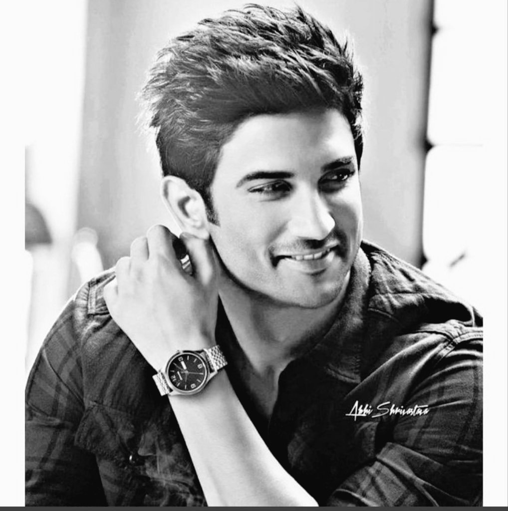 TrueColoursOnly's tweet photo. 18/25
SSRians..Wo sachche warriors hai jinko words mein define kar pana utna hee muskil hai Jitna ki .@itsSSR (so many achievements in a short span) ke brain ko decode kar pana !
A standing ovation to #SSR & his forte '#SSRArmy'❤️
Keep Roaring!✊
Glorious Journey Of Sushant https://t.co/qoQ67hSpzV
