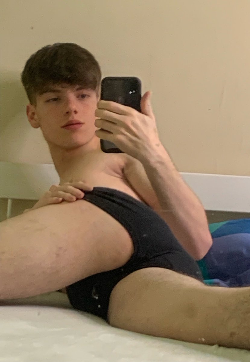 dertwink's tweet photo. rt if u like my ass 🍑🔥 https://t.co/4sl13XLhTY