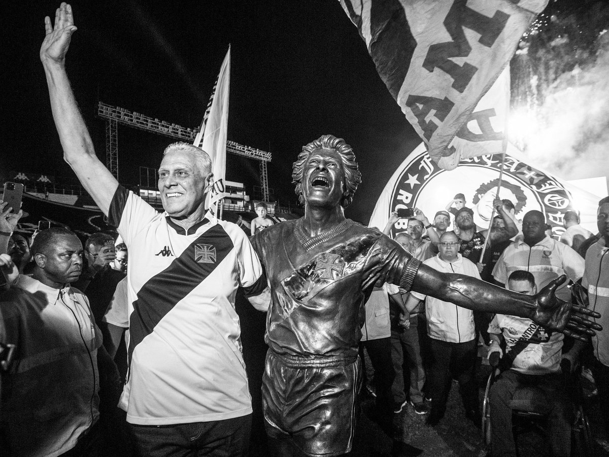 Paulinho__PH10's tweet photo. Obrigado por tudo Mestre! Obrigado pelo carinho de sempre comigo e com minha família! Obrigado por seu Legado. O senhor Será eterno em nossas memórias 🙏🏻🖤 

Maior Ídolo da história do @VascodaGama https://t.co/dRTHNwHNRq