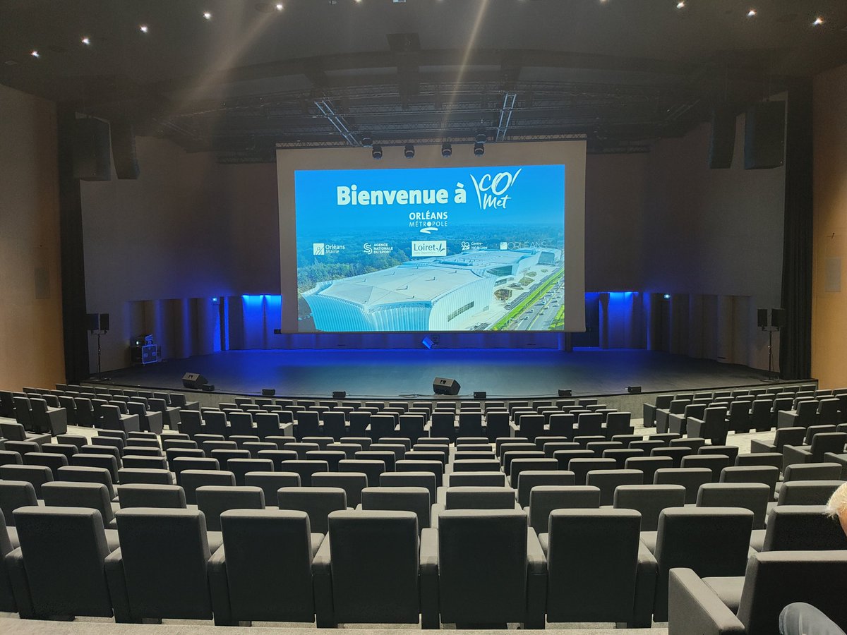 Présent à la journée inaugurale de CO'Met, ouverte aux citoyens de <a href="/metro_orleans/">Orléans Métropole</a>.
Un très bel équipement qui contribue au rayonnement national de notre <a href="/RCValdeLoire/">Région Centre-Val de Loire</a> et du <a href="/leloiret/">Le Loiret</a>.
Zénith, Palais des Congrès, Parc des Expositions, Aréna. Un équipement 4 en 1 très prometteur 👏