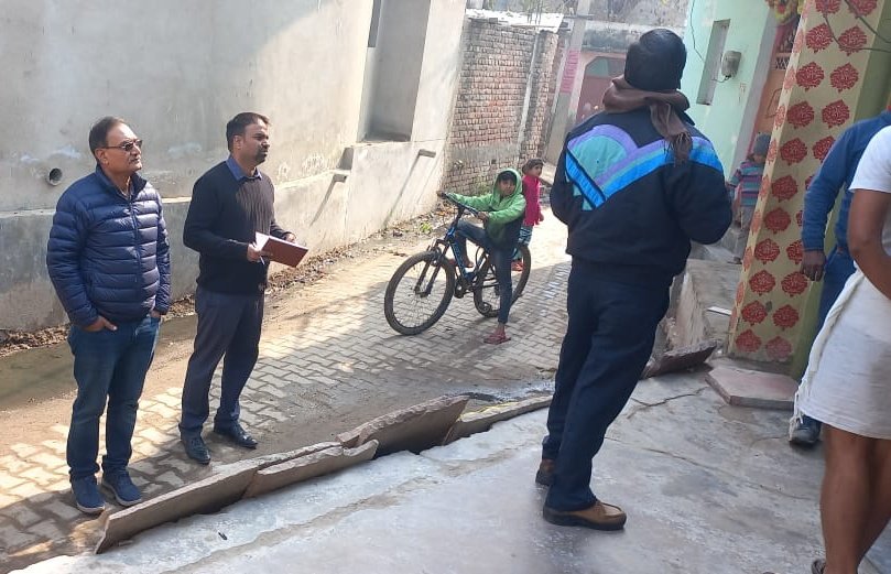 Cheking of disconnection team by Se sir EDC 2 MATHURA and SDO LAXMINAGAR.
<a href="/dvvnlmathura1/">DVVNL MATHURA</a> <a href="/MDDVVNL/">MD DVVNL AGRA</a> <a href="/UPPCLLKO/">UPPCL</a> <a href="/puneetuppcl/">Puneet Jain</a> <a href="/eudsd9mrt/">AK Singh CE PuVVNL</a> <a href="/uor88/">Rakesh Varshney@Se technical md office agra</a> <a href="/RaviReports/">Ravi Agrawal</a> <a href="/UPRVPAS_Agra/">U P Rajya Vidhyut Parishad, Abhiyanta Sangh, Agra.</a>