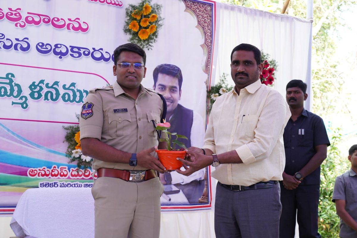 b_ganiya's tweet photo. A sweet movement with District bosses ..🎉 https://t.co/pMVuM5EDic