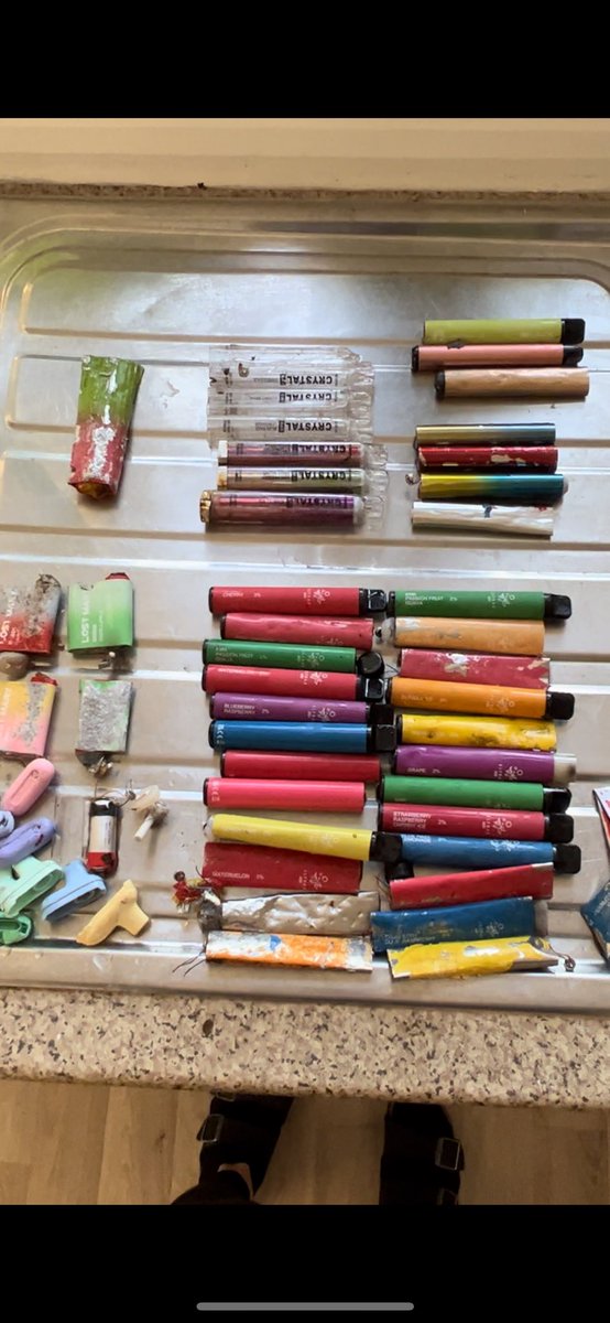 LessWasteLaura's tweet photo. 55 “disposable” vapes found littered in an hour ❌💨 #BanDisposableVapes ❌💨 A distance of 4 miles across Dundee. 

People kept asking how many I find…now I have a more concrete answer. It’s about 1 per minute walking… https://t.co/PDCa23zyUz