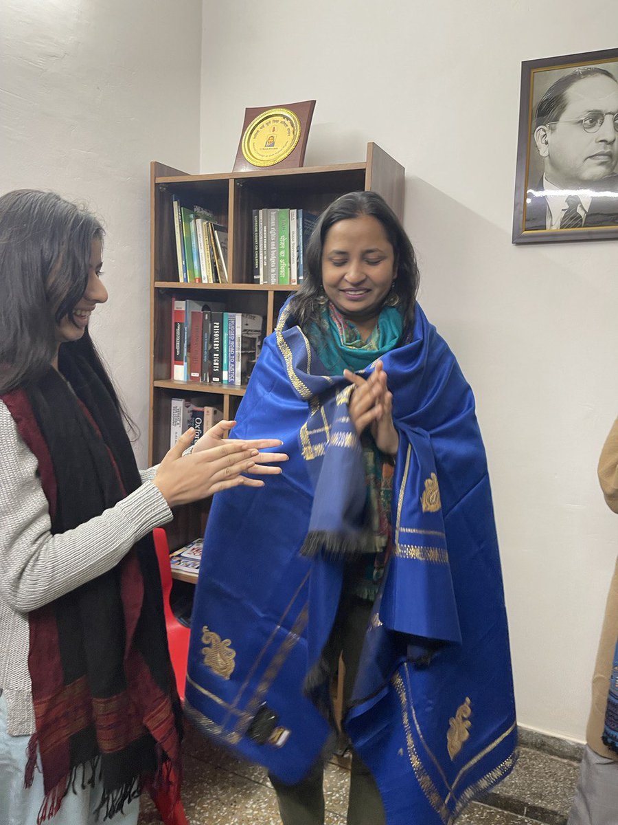 KotwalMeena's tweet photo. आज दिल्ली के लाडो सराय में महिलाओं के लिए Ambedkarite Social Cafe का उद्घाटन करने का अवसर मिला.

अंजू वहीं रहने वाली हैं और उन्होंने अपने घर में ये कैफे पे बैक टू सोसायटी के तहत शुरू किया है ताकि महिलाओं को भविष्य में क्या करना है, वो तय कर सके और 1/1 

https://t.co/BoYJILUHUn https://t.co/aZZxoXbRMA