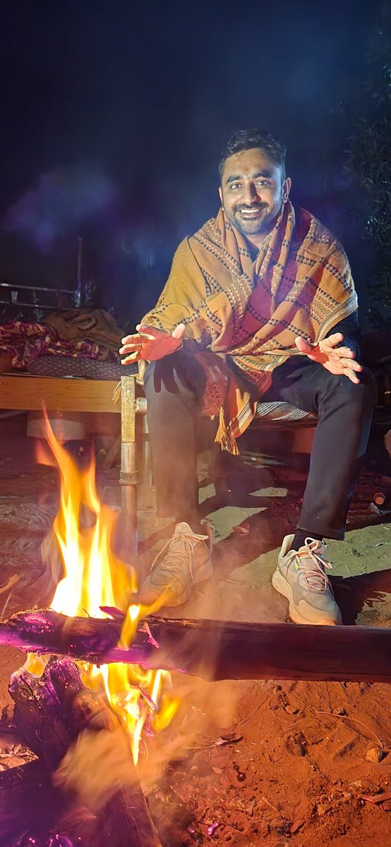 કડકડતી ઠંડીમાં મળે કોઈ આપણું...
ચાલ કરી લઈએ બે ઘડી તાપણું...