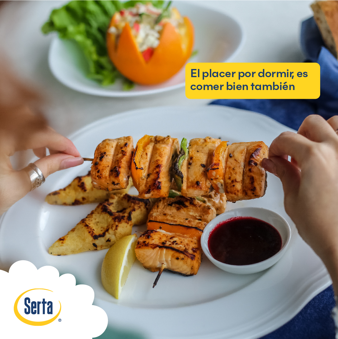 SertaPanama's tweet photo. La buena alimentación es fundamental para tener un descanso profundo.

El pescado azul, el salmón y atún son alimentos que poseen omega 3 y vitamina D que ayudan en la regulación de la concentración de serotonina y por ende te ayudan a dormir mejor. 

#SertaPanama https://t.co/pmUFwzrNtF