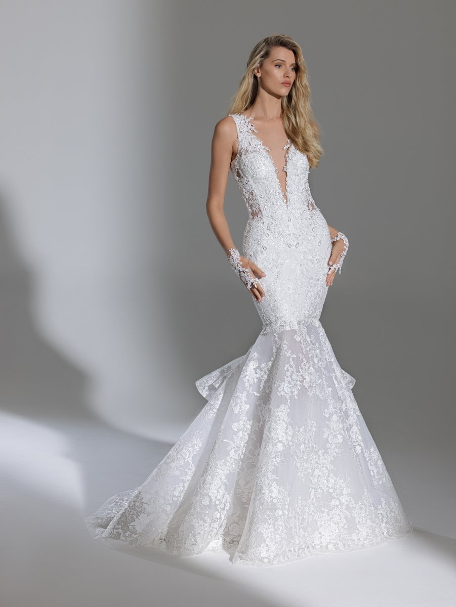 pninatornai's tweet photo. Gorgeous in the front, drama in the back! Would you say yes to #MariagesCollection Style 4957?
You can try on this gown and many more during my next trunk show @KleinfeldBridal from 1/26 - 2/5!
Book an appointment: https://t.co/LR5gaWUThW https://t.co/JmRTfFM5Ax