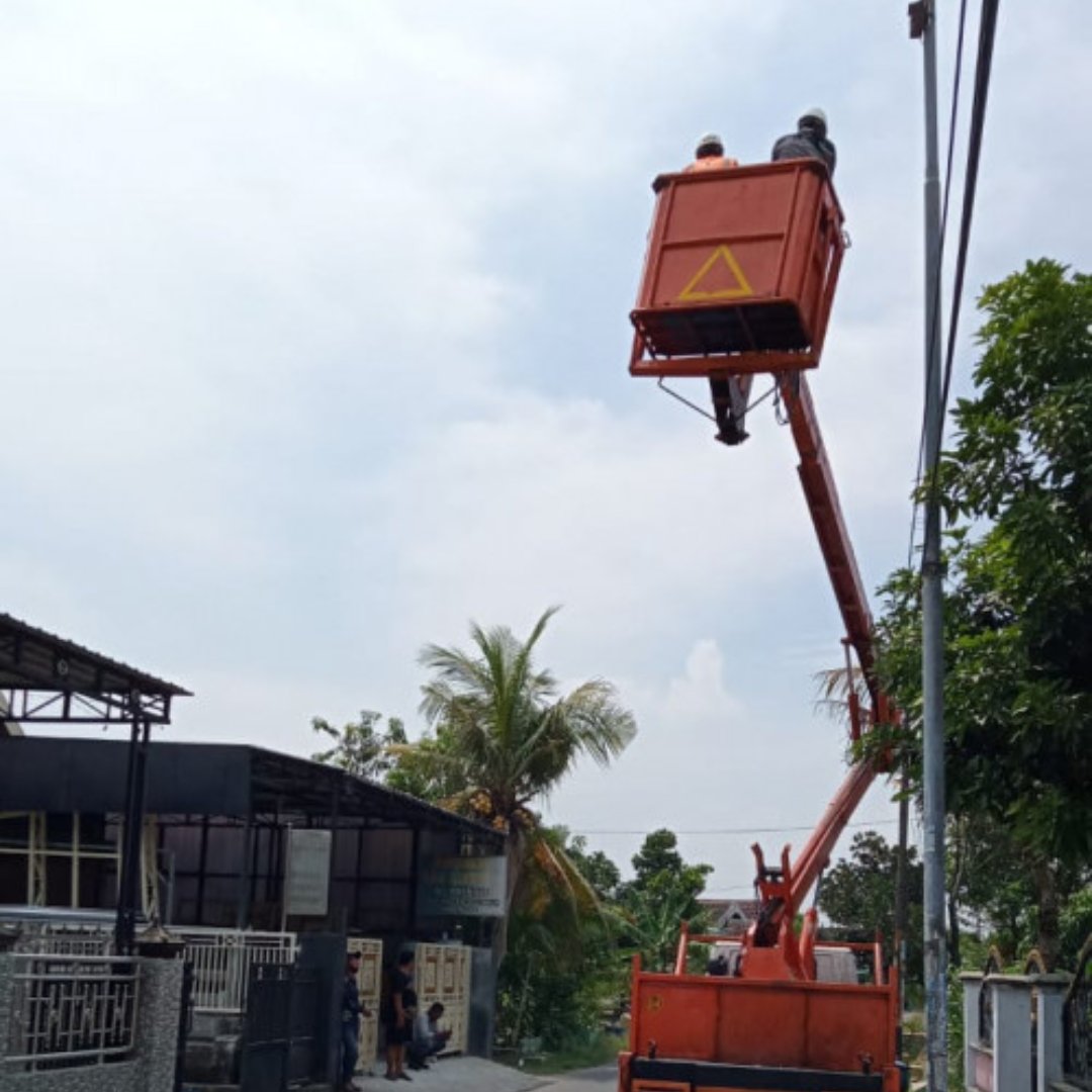 Hari : Sabtu
Tanggal : 7 Januari 2023
Pukul : 19.54 WIB

Kejadian :
Call Center 112 mendapat laporan PJU error yang sering nyala mati di Desa Mojoruntut, Krembung. Petugas Dishub menuju ke lokasi dan saat ini PJU sudah berfungsi normal kembali.