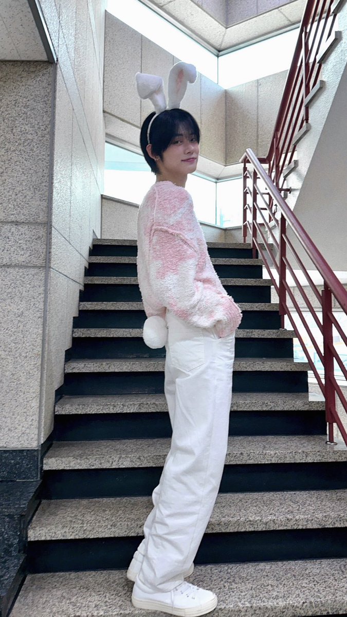 fishinthemoon's tweet photo. เทอคะ #YEONJUN https://t.co/I1f9pkc9Ek