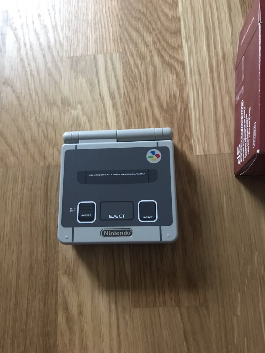 SchnauzerFella's tweet photo. Nintendo Gameboy Advance SP Re-Shell. Old Gameboy advance fitted with backlit screen and new Super Nintendo shell plus repro box. #NintendoGameboy #GameboyAdvance #BacklitScreen #Nintendo https://t.co/kBw7nxJZEC