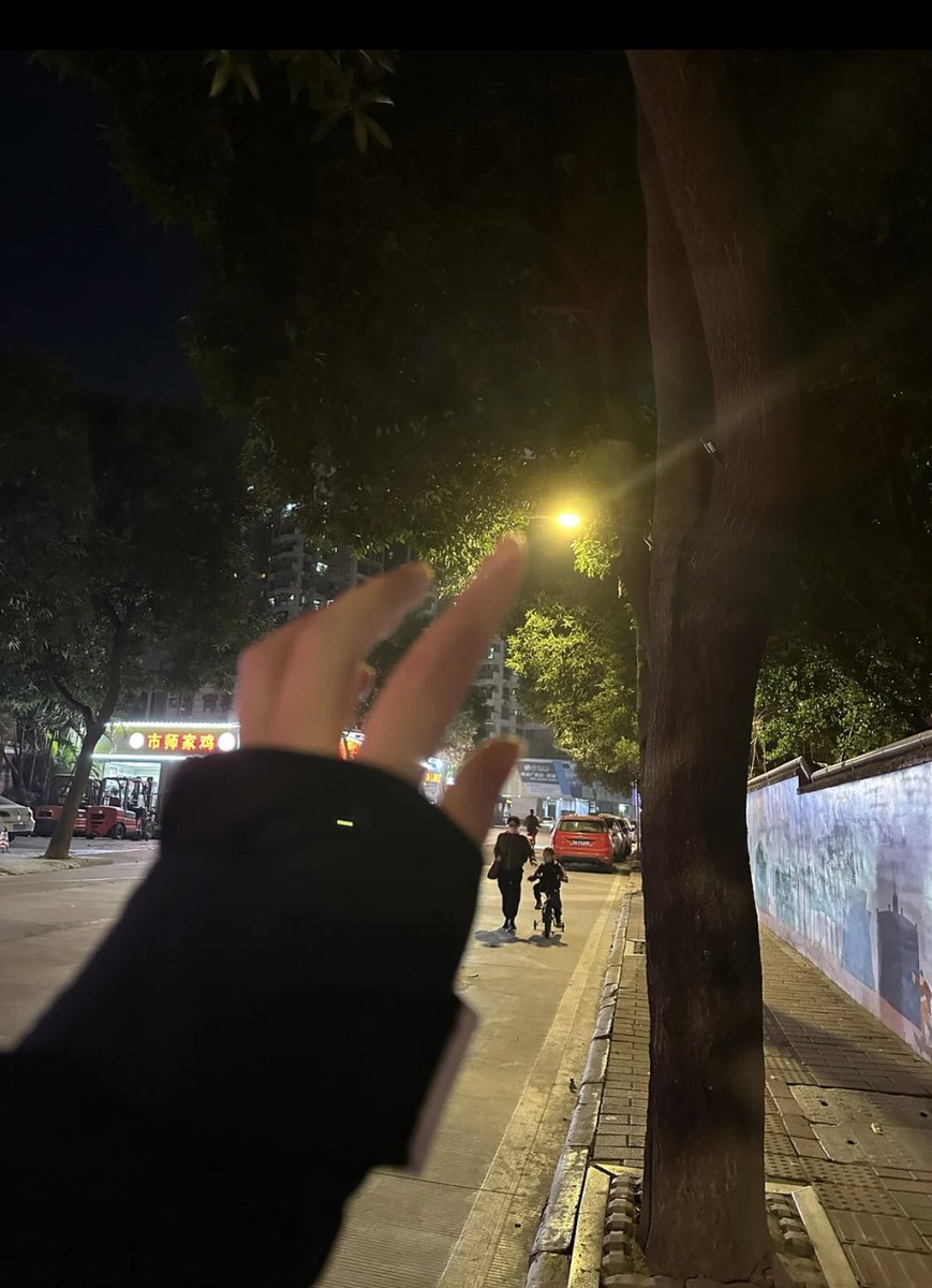 DShambuyi's tweet photo. 你的善良，人不知，天知，以后都会变成你人生路上遇见的惊喜和好运 https://t.co/Vs2SlKj1sl
