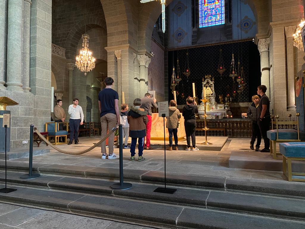 cathedraledupuy's tweet image. Ce samedi, les servants d'autel se sont réunis pour préparer leur service autour de l'autel avant d'aller partager la galette. Merci à eux et à Laure et Alain.
#Epiphanie #Servant #Autel #Liturgie #Catholique
#Epiphany #Liturgy #Catholic #catholicTwitter @DioceseduPuy
