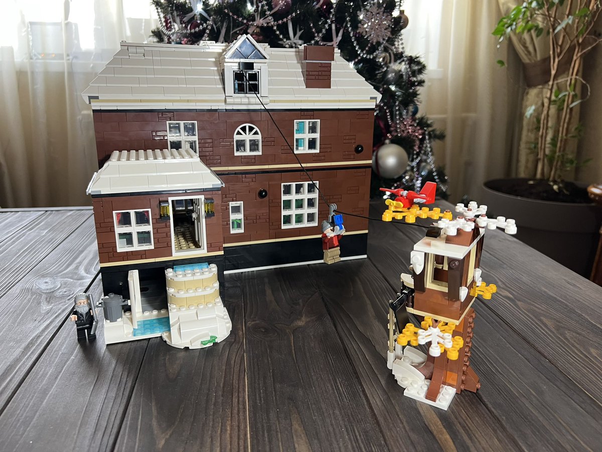 Гарне завершення зимових свят. Дякую коханій дружині за подарунок і гарний настрій впродовж свят! До речі розробник дизайну з 🇺🇦! #LEGO #homealone