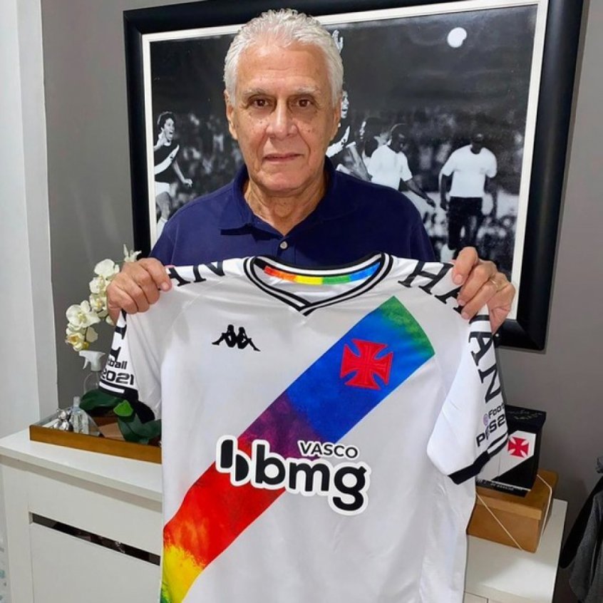monica_benicio's tweet photo. Roberto Dinamite foi se juntar a Pelé e a tantos outros craques que promovem tabelas envolventes no maior mistério da vida.
Roberto, com disse o @VascodaGama, “te amaremos para sempre.” https://t.co/aqb9y90Dgx