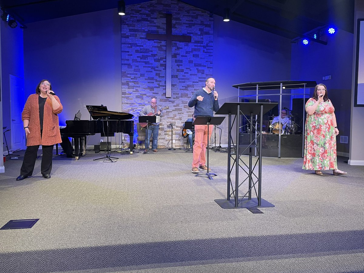 RobHPatterson's tweet photo. Excited to celebrate with pastor @ed_amundson what God is doing at one of our @KentuckyBaptist top #baptizing churches this morning. More than 240 #baptisms since High Street Baptist called pastor Ed! https://t.co/QQV3xNIcwR