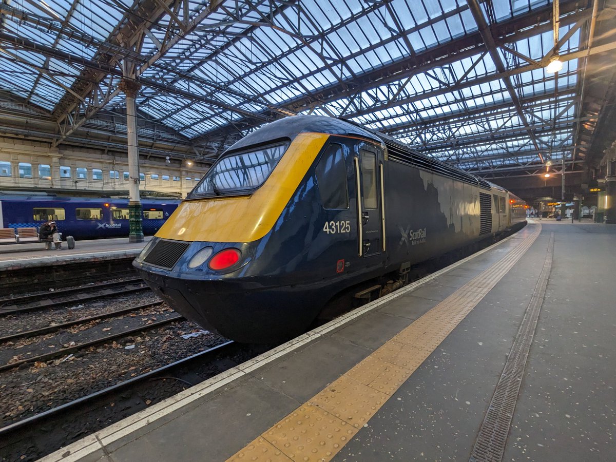 First train ride of 2023. 1B72 Dundee to Edinburgh, then 1A77 back again. Is this the only HST out in service today? Formed of 43037 and 43125.