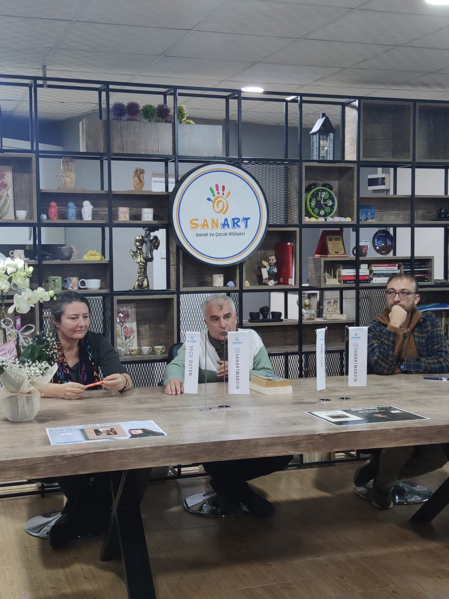 zamansizdergi's tweet photo. Günümüzü güzelleştiren kitap severlere, bizleri destekleyen tüm dostlara teşekkür ederiz. Sanatla kalmanız dileğiyle 💙🌸 https://t.co/15pm20ch68