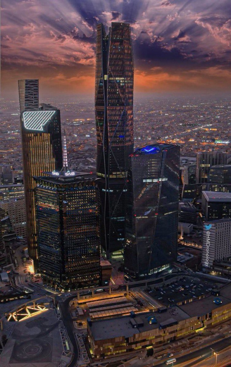 #السعودية تزيح الهند وتصبح الأعلى نموا في العالم .. نتيجة لم تأت من فراغ.. فبلادنا ولله الحمد تستند على قاعدة اقتصادية متينة، ونظام 
مالي قوي وقطاع بنكي فعال، وشركات حكومية عملاقة، وقيادة حكيمة أنجزت في سنوات قليلة ما عجزت عنه دول في عشرات السنوات.