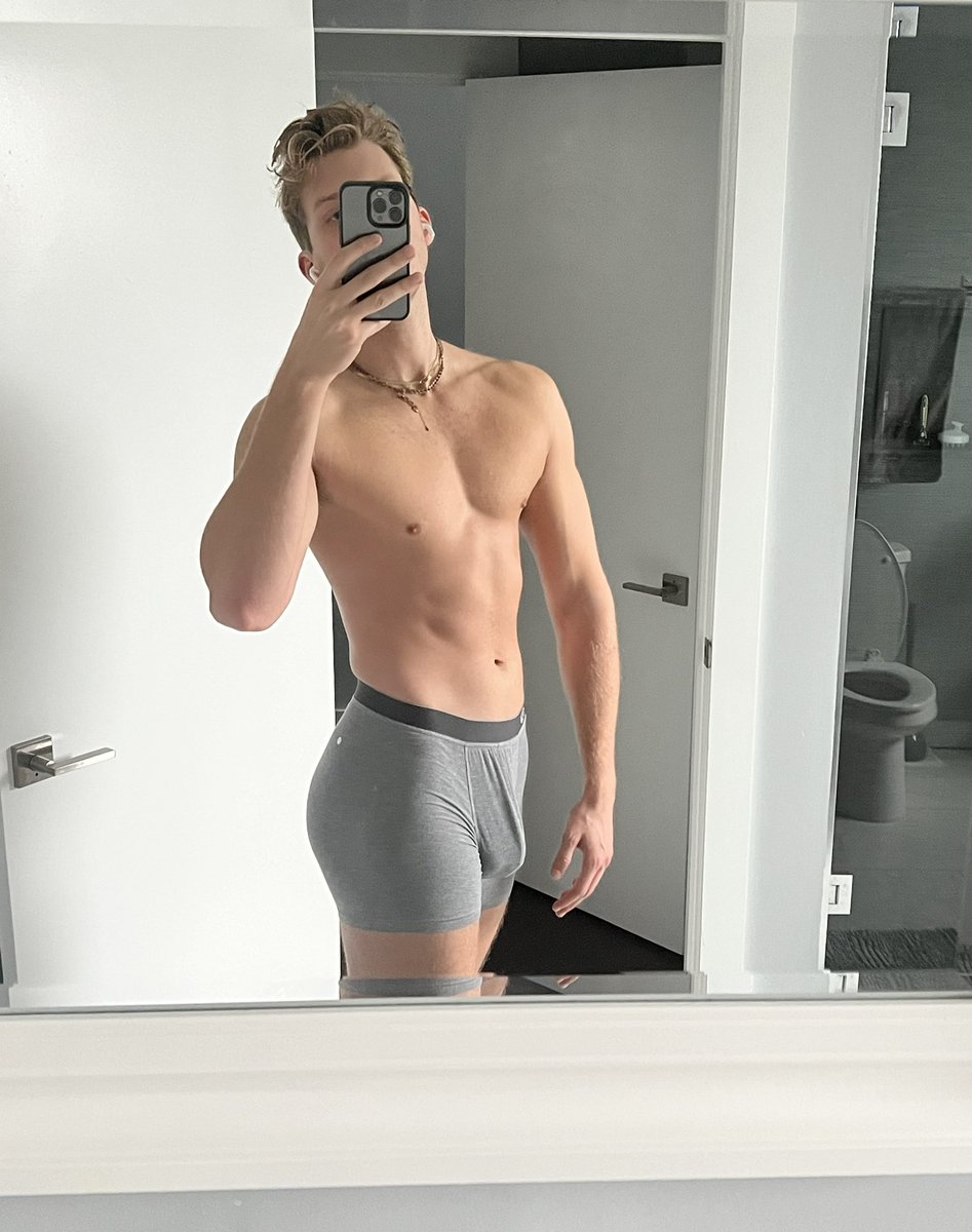 devbabe_'s tweet photo. bed head https://t.co/QsA9kLgDwS