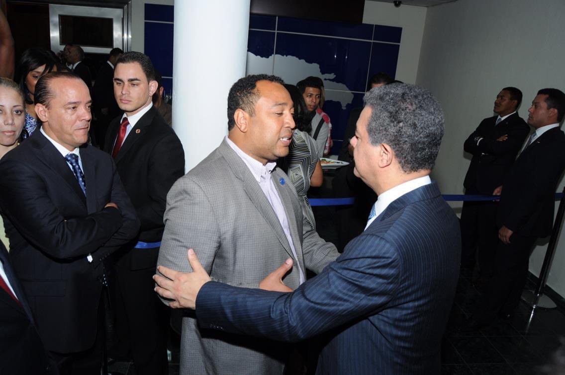 miguelortega9's tweet photo. No odia, no envidia, no persigue, no hace daño, solo sigue avanzando hacia la meta de ver la República Dominicana más próspera y desarrollada. Por más que lo quieran destruir, no podrán, Leonel Fernández un hombre digno de admiración @OdalisVegaRD @LeonelFernandez https://t.co/m3qEAMJfX9