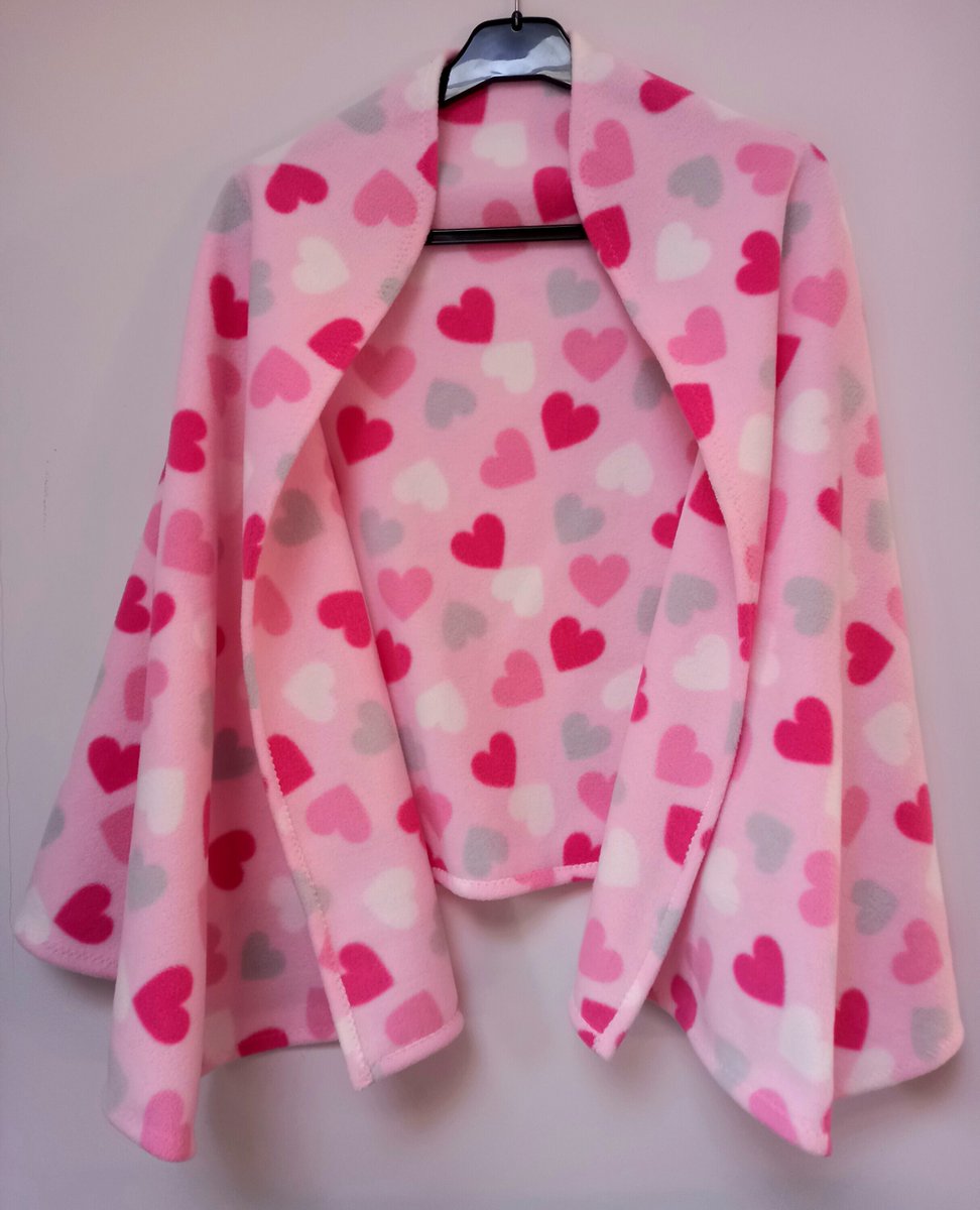 PurduePrintsUK's tweet photo. Excited to share this hand-made fleece Shoulder Wrap to my #etsy shop: https://t.co/BBQqnAQrKv to keep warm this winter. https://t.co/dPrBDBLRy3 #pink #hearts #wrap #shawl #poncho #cape #handmade #fleece #warm https://t.co/Gk4ORjAv0s