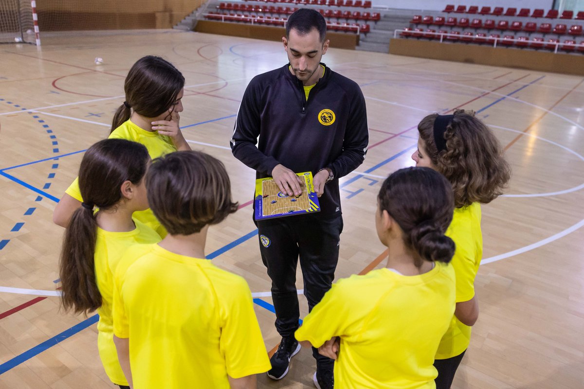 👋🏻 Demà visitem el <a href="/FutsalCervello/">CE Futsal Cervelló</a>, un petit gran club del Baix Llobregat 

📆 Dilluns 09 de gener
🕕 18.00h
📺 fcf.tv i <a href="/esport3/">Esport3</a>

🔗 Més a fcf.cat/noticia/el-ce-…

💪🏻 En un gran moment de forma! 

#FCFTV #futbolcat