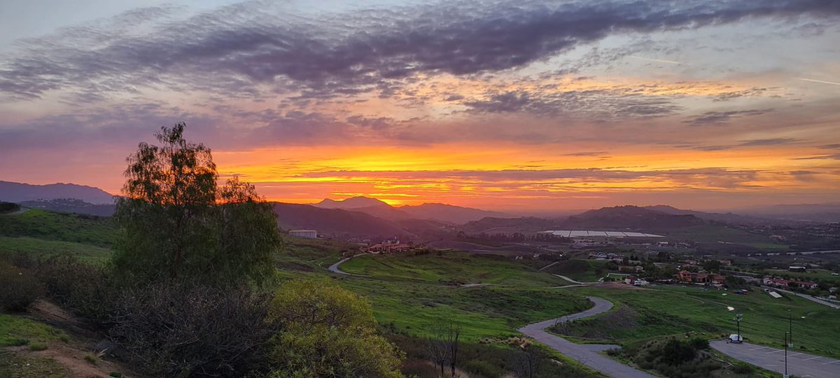 what a difference from my photo taken last August and the photo taken by @dcm1027 Devin Monas sunset from the Regan Library yesterday <a href="/ConejoJoe/">ConejoJoe</a>