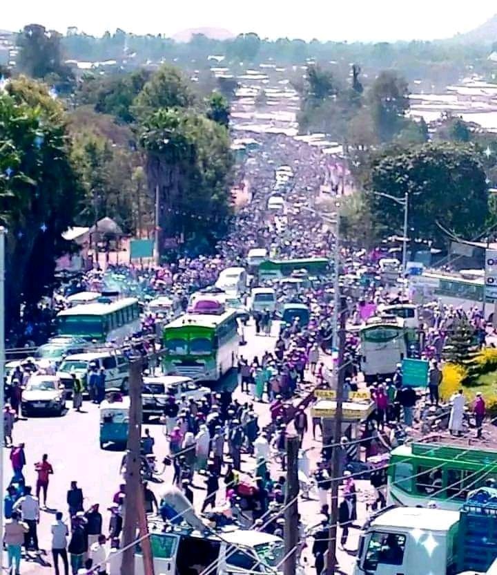 MohMuste's tweet photo. በመጨረሻም እንዲህ ሆነ‼

አስጀምሮ ላስጨረሰን አሏህ ቁጥር፣ ዲካ የሌለው ምስጋና ይድረሰው‼

ቡታጅራ ዐርዱ ሲዲቂን‼

ለአሏህ ብለን እንወዳችኃለን እያለ 'ወገሬት ግቦ' ብሎ እንግዳውን የሸኘ ህዝብ‼ @ButajiraT @AbiyAhmedAli @HammedOusman @GeologistMiftah https://t.co/13WjakJCie