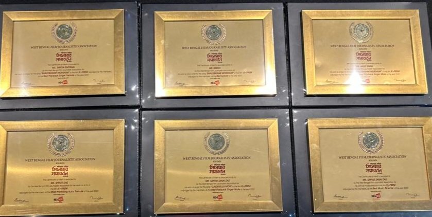 srijitspeaketh's tweet photo. Clean sweep for X=Prem for music at WBFJA.Wins Best Male Playback jointly for @arijitsingh &amp; Sanai,Female Playback for @shreyaghoshal,Composer for Sanai &amp; Lyricist for Barish. It also wins the Promising Actress for Shruti.Our tally of WBFJA goes up to 36 so congrats to the team! https://t.co/mBdzY9ATbw