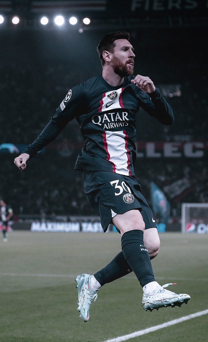 breathMessi23's tweet photo. 🗣 Neymar:
"It was the Messi's first training session at PSG when the coach told us that any player who can successfully pass the ball three players, could leave the training session earlier.

next day, coach told Messi 🐐 that the rule doesn't apply to him anymore ❌😅" https://t.co/5zfv13vGAI